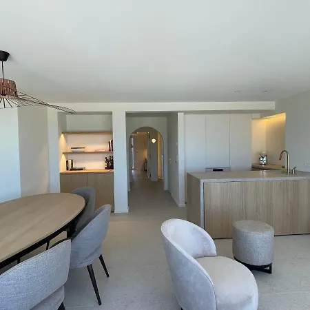 Apartment Zeedijk Oostduinkerke Frontaal Zeezicht - Volledig Gerenoveerd 2022!