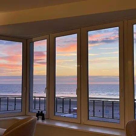 Apartment Zeedijk Oostduinkerke Frontaal Zeezicht - Volledig Gerenoveerd 2022! *
