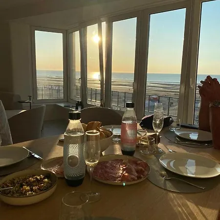 Zeedijk Oostduinkerke Frontaal Zeezicht - Volledig Gerenoveerd 2022! Apartment