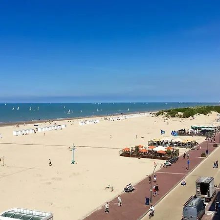 Apartment Zeedijk Oostduinkerke Frontaal Zeezicht - Volledig Gerenoveerd 2022!